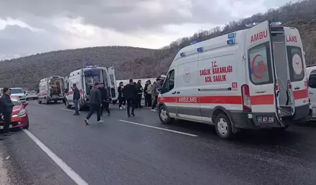 Yolcu Midibüsü Yan Yattı, 21 Yaralı