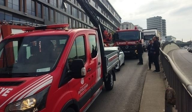 Plazada korkutan yangını: Dumandan etkilenen vatandaşlar kurtarıldı