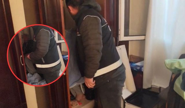 Adana polisinden kaçamadı! Dolaptan kıyafet değil "torbacı" çıktı