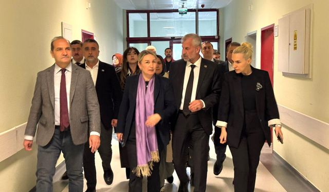 Anahtar Parti Kahramanmaraş'ta yaralı öğrencileri hastanede ziyaret etti!