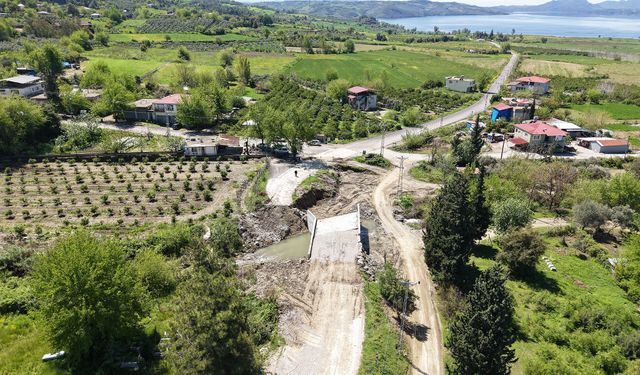 Andırın'da 5 mahalleyi bağlayan yeni köprü tamamlandı!