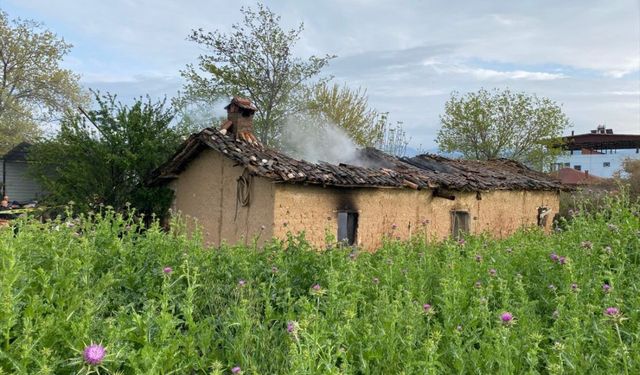 Bağ Evinde Çıkan Yangında Tek Başına Yaşayan Yaşlı Adam Öldü
