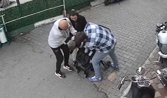 Boğazına oyuncak parçası kaçan çocuğu antrenör kurtardı; O anlar kamerada