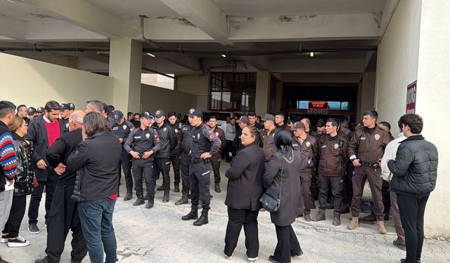 Kahramanmaraş'ta morg önünde acı bekleyiş! Cenazeler inceleniyor