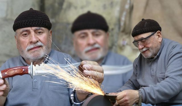 Kahramanmaraşlı Cemil Usta'dan 67 yıllık bıçak mesaisi!