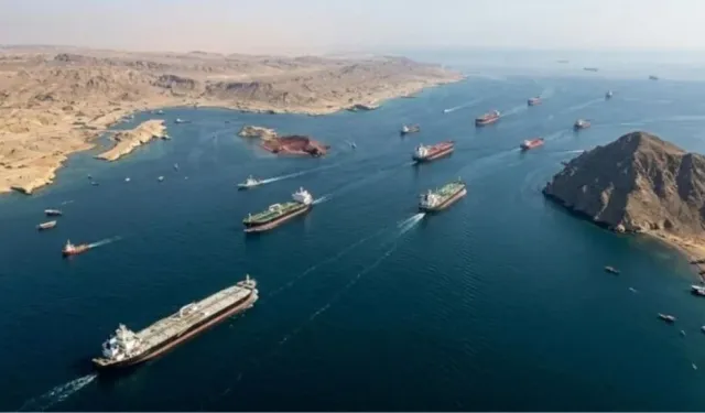 İran, Hürmüz Boğazı’nı Yeniden Kapattığını Duyurdu