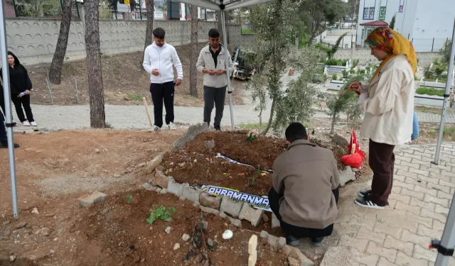 Kahramanmaraş saldırısı kurbanı 4 çocuğun mezarına şeker konuldu!