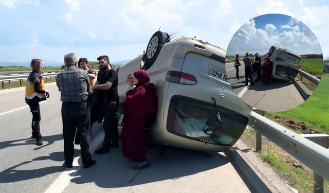 Kahramanmaraş yolunda lastiği patlayan minibüs takla attı