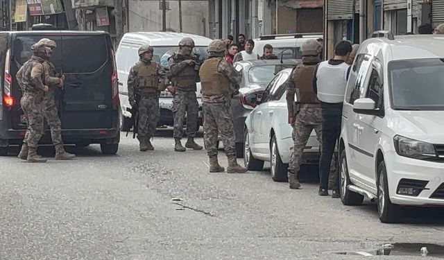 Kahramanmaraş’ın komşu ilinde bir şahıs 5 kişiyi rehin aldı, polise ateş açtı