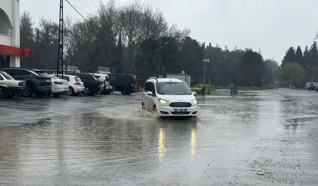 Kahramanmaraş’ta aniden bastırdı! Sağanak sonrası cadde ve sokaklar göle döndü