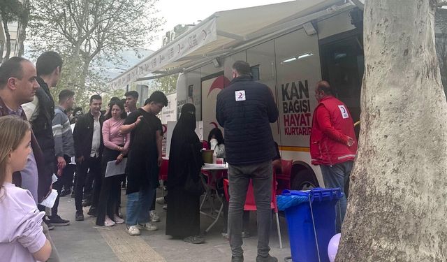 Kahramanmaraş'ta dev seferberlik! Yaralılar için kan kuyruğu