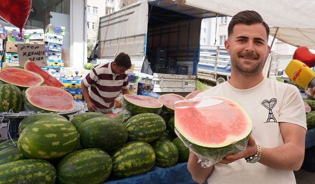 Kahramanmaraş’ta Karpuz Tezgâhta Ama Fiyatı El Yakıyor: Vatandaş Yarım Alıyor