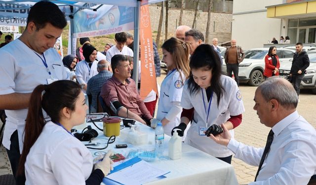 Kahramanmaraş’ta sağlık haftası etkinliği! Öğrenciler sahada uygulama yaptı