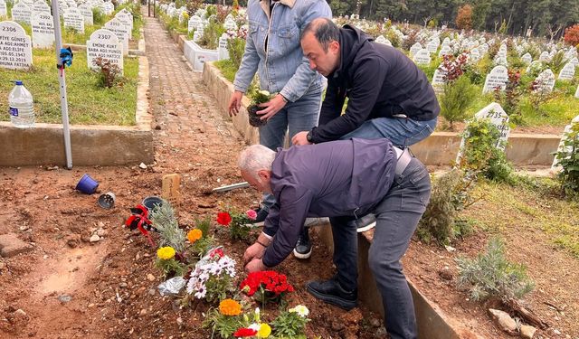 Kahramanmaraş’ta saldırıda hayatını kaybeden Kerem’in mezarına çiçekler dikildi