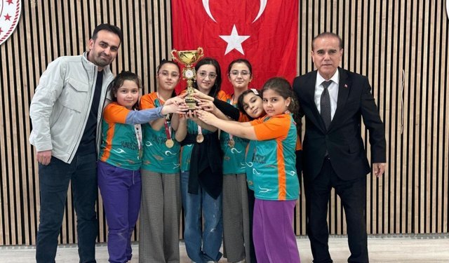 Kahramanmaraş'ta satranç heyecanı! Minik dâhiler yarıştı