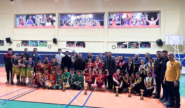 Kahramanmaraş’ta badminton heyecanı Türkiye Şampiyonası için yarıştılar