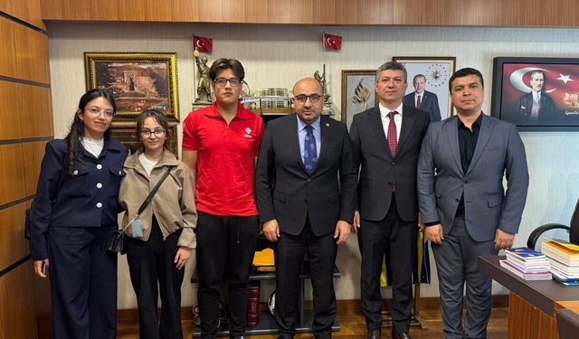 Milletvekili Şahin, TÜBİTAK birincilerini Meclis’te ağırladı!