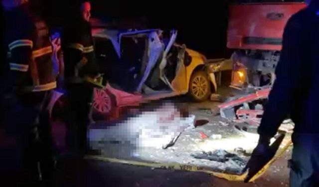 Otomobil ile kamyon çarpıştı: 1 ölü, 4 yaralı