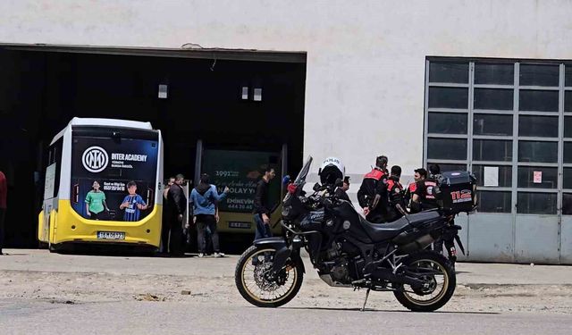 Otomobilini tamire götürdüğü tamircide tüfekle vuruldu