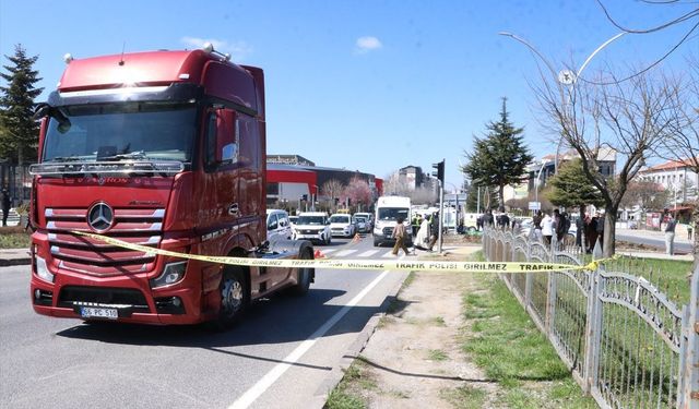 Tırın Çarptığı 77 Yaşındaki Adam Hayatını Kaybetti