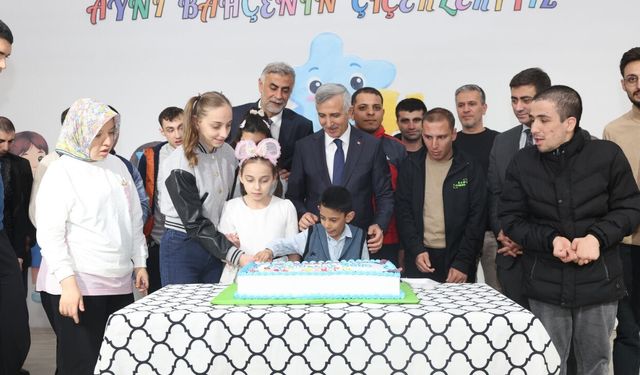 Kahramanmaraş’ta otizm farkındalığı! Vali Ünlüer özel bireylerle buluştu