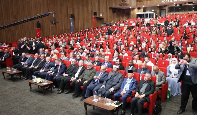 14 Ülkeden Akademisyenler Müslüman Azınlıkları Konuştu