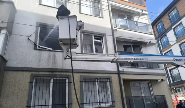 Dairede korkutan yangın: 4 çocuk son anda kurtuldu