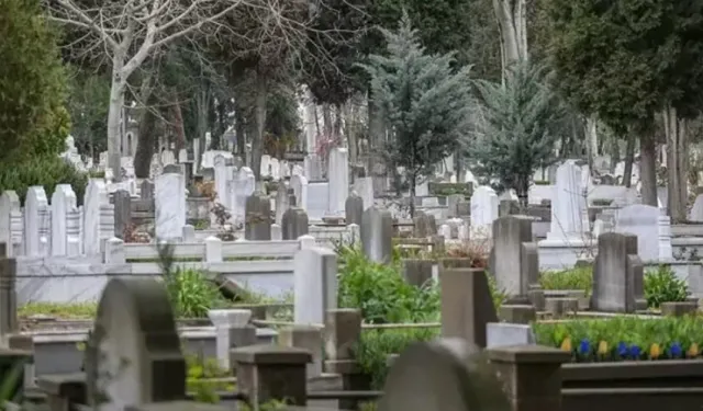 Abdestsiz Mezarlığa Gidilir Mi? Kabir Ziyaretinde Abdest Şart mı?