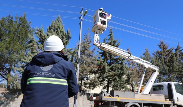 Akedaş bayramda kesintisiz enerji için sahada görevde