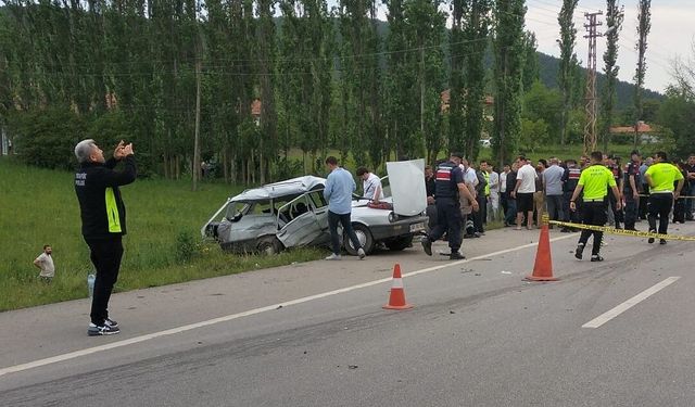 Amasya’da kazada dede ve torunu aynı otomobilde can verdi!