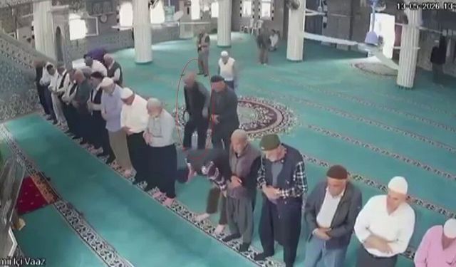 Camide kalp krizi geçirdi, imam masajı yaptı: O anlar kamerada