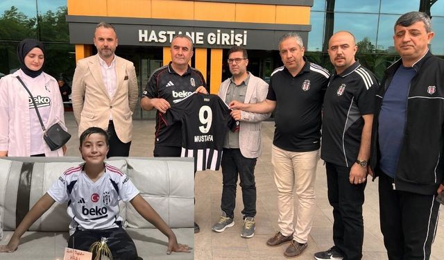 Beşiktaş camiasından yaralı Mustafa Aslan'a anlamlı ziyaret