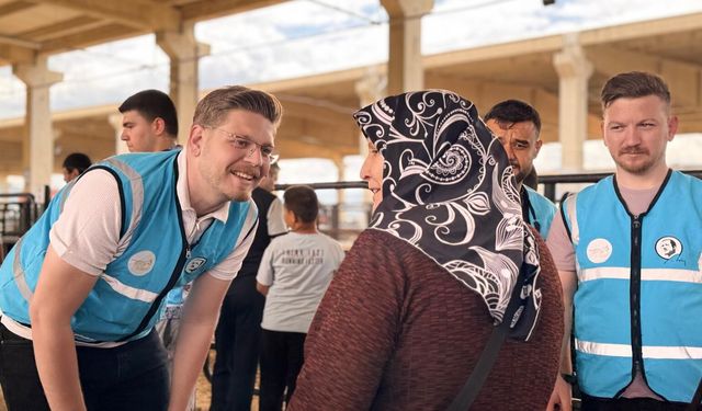 AK Parti Kahramanmaraş İl Gençlik Kolları saha çalışması