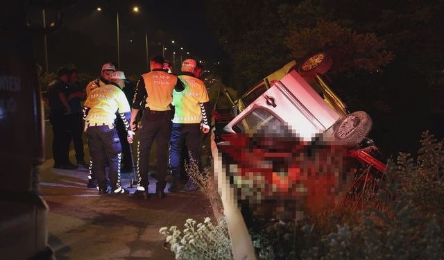 İzmir-Çeşme Otoyolu’nda feci kaza! Takla atan araçtaki 2 kişi yaşamını yitirdi