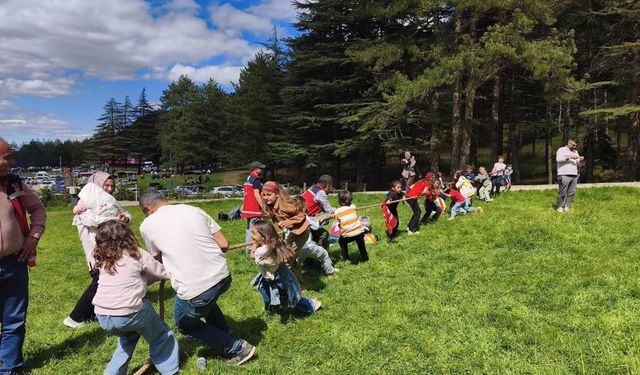 Başkonuş Yaylası'na bayram ziyaretçi akını
