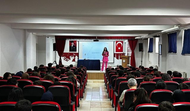 Kahramanmaraş Çocuk Hakları Komitesi lisede tanıtım yaptı