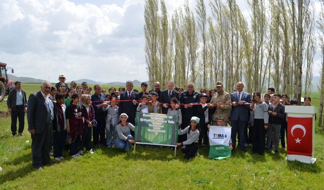 Kahramanmaraş şehitleri için Muş'ta 350 fidan dikildi!
