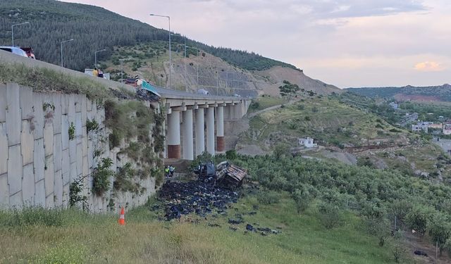 Kahramanmaraş yolunda tır viyadükten uçtu: 3 ölü, 3 yaralı