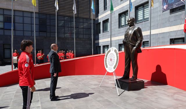 Kahramanmaraş’ta 19 Mayıs coşkusu Atatürk Anıtı’nda başladı!