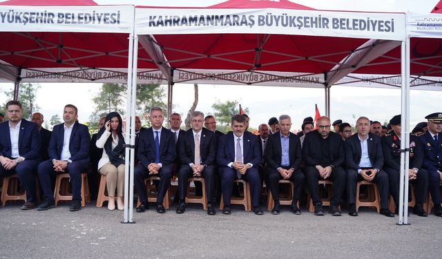 Kahramanmaraş'ta bayram arefesinde deprem şehitlerini dua ile yad etti