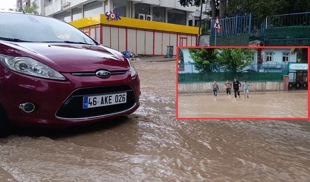 Kahramanmaraş'ta sağanak yağış hayatı felç etti