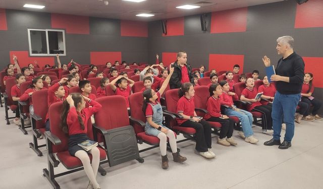 Kahramanmaraş’ta Yazar Nasıf Altıntaş öğrencilerle buluştu
