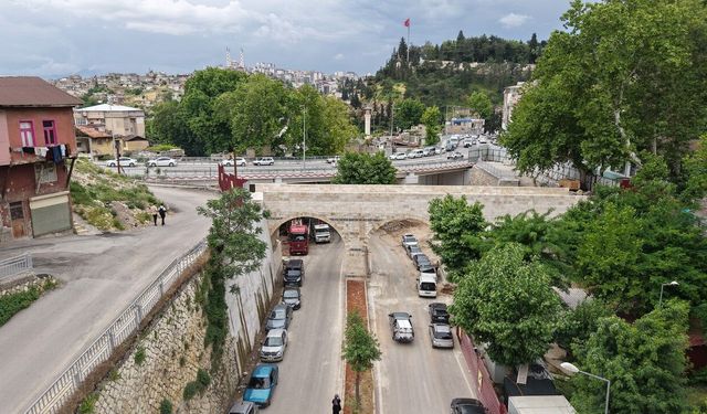 Kanlıdere Caddesi çift yönlü araç trafiğine açıldı!