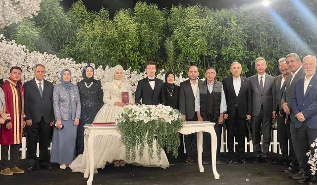 Milletvekili Karatutlu genç çiftin mutluluğuna ortak oldu