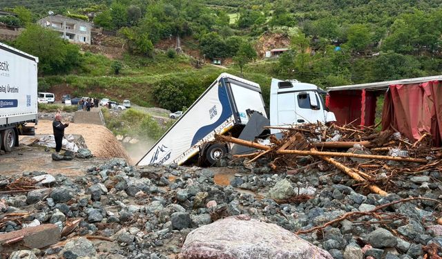 Osmaniye'de sel felaketi! 6 tır sular altında kaldı
