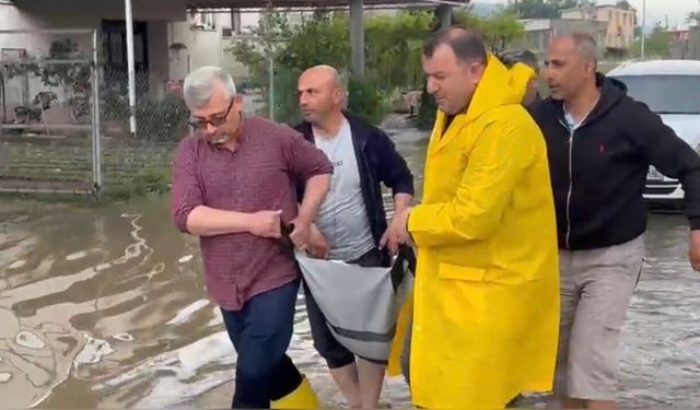 Osmaniye’de sel paniği! Evinde mahsur kalan 80 yaşındaki kadın kurtarıldı