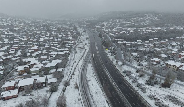 Pozantı'da Mayıs'ta kış! Akçatekir beyaza büründü!