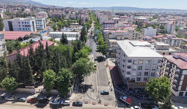 Şehir Merkezinde Yol Çalışması: Caddeye Sıcak Asfalt Seriliyor