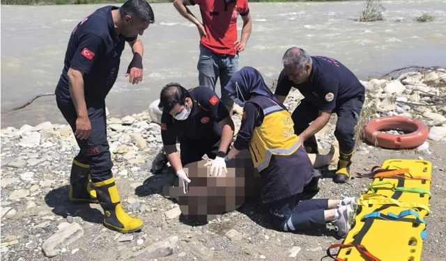 Serinlemek İçin Girdiği Suda Can Verdi