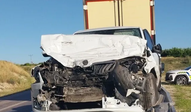 TIRla çarpışan otomobildeki anne ve kızı öldü, baba ağır yaralı